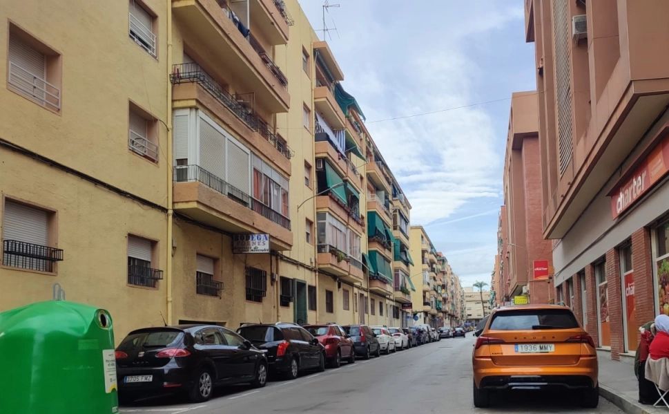 Foto del inmueble Garaje de 11m2 y trastero de 3m2 en EL CAMPELLO, ALICANTE