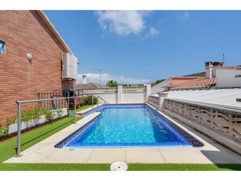 Foto del inmueble Chalet en venta en Roda de Berà (Tarragona)