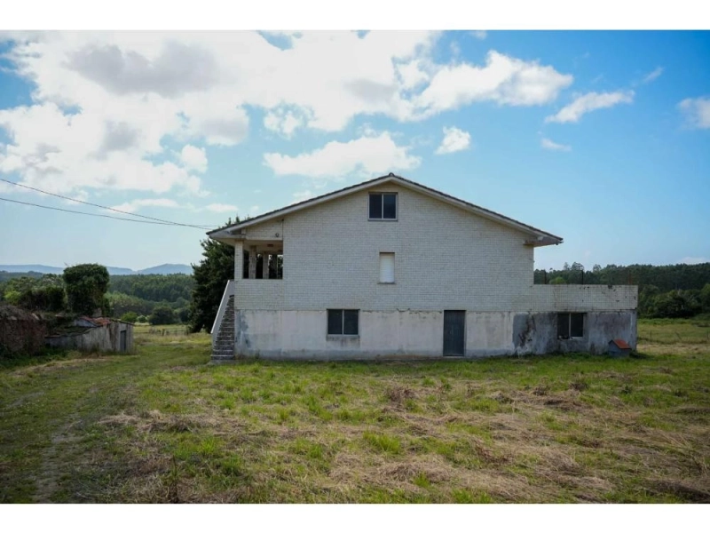 Foto del inmueble Finca rústica con amplio terreno en Narón (A Coruña)
